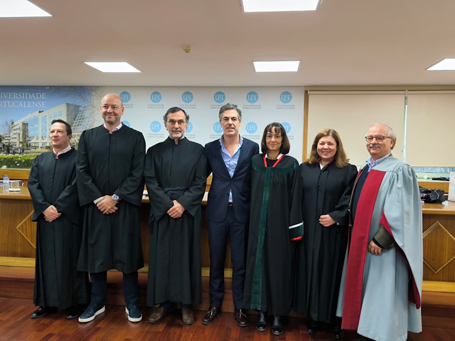 Apresentação e aprovação por unanimidade e distinção da Tese intitulada “Playing for profit, healing for survival: the economics, risk and legal protection of Portuguese professional football”